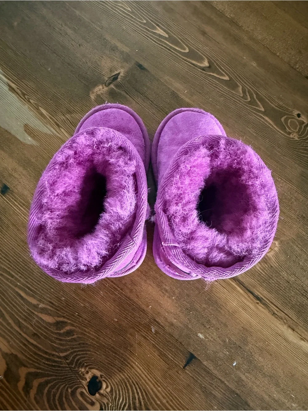 UGG Kids Classic II Shimmer Boots in Mangosteen